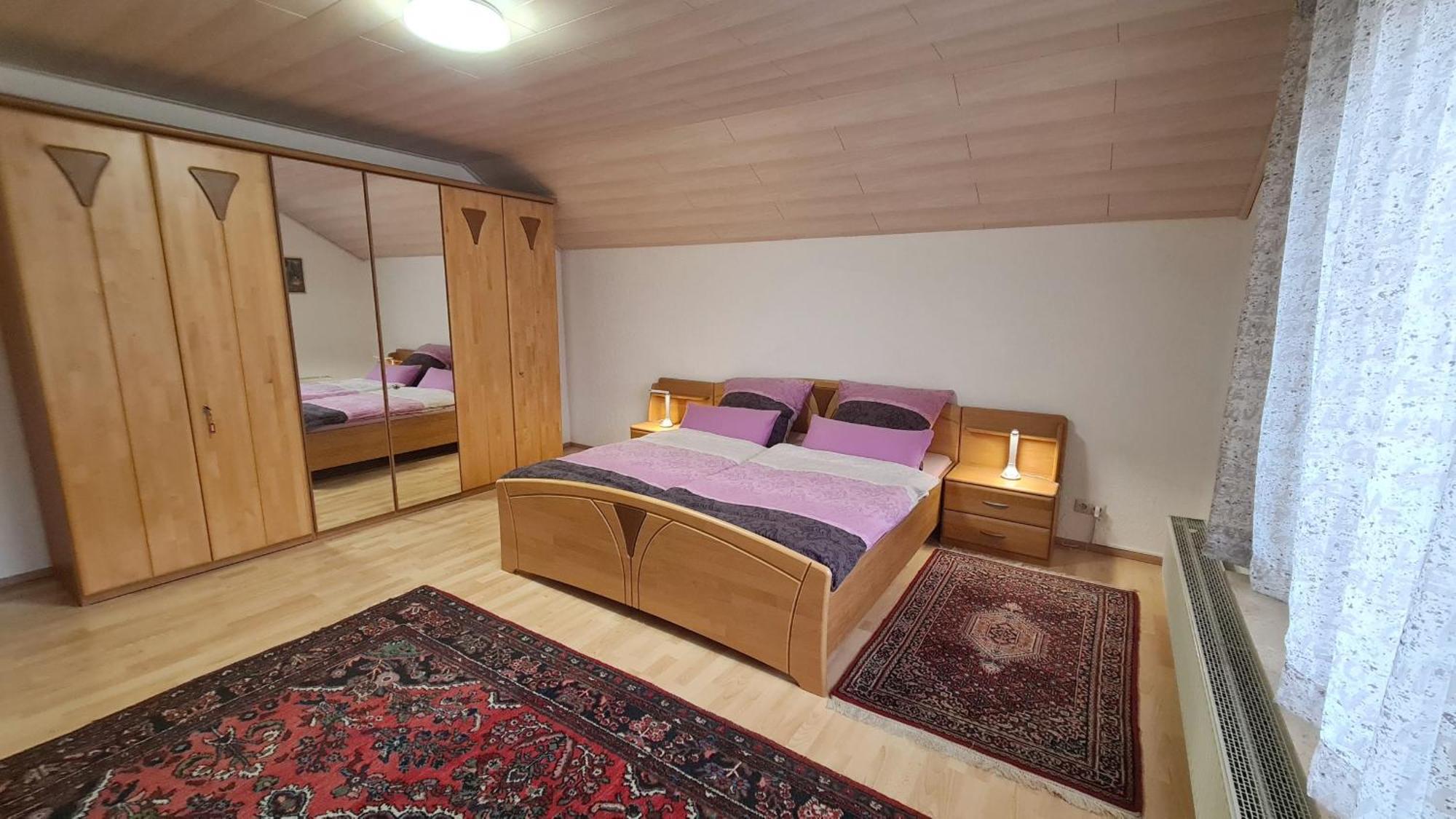 Gemuetliche 120 Qm Ferienwohnung Mit Balkon Adelsdorf Esterno foto